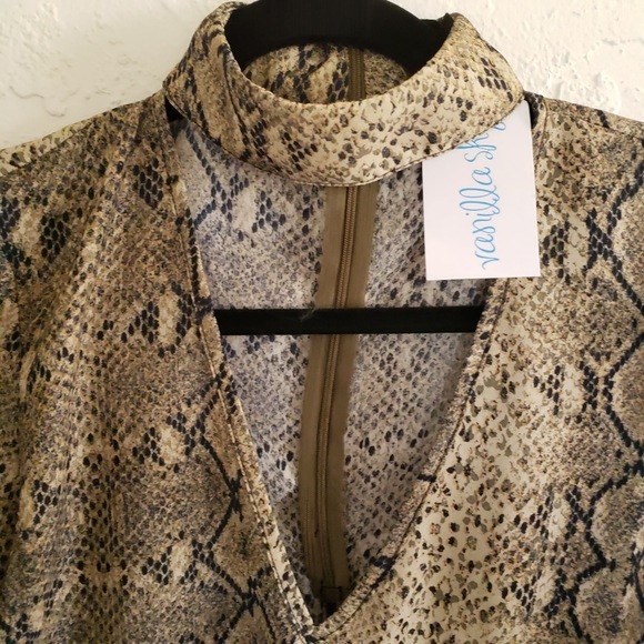 Vanilla Sky Snakeskin Collared deep v blou… - Picture 5 of 5